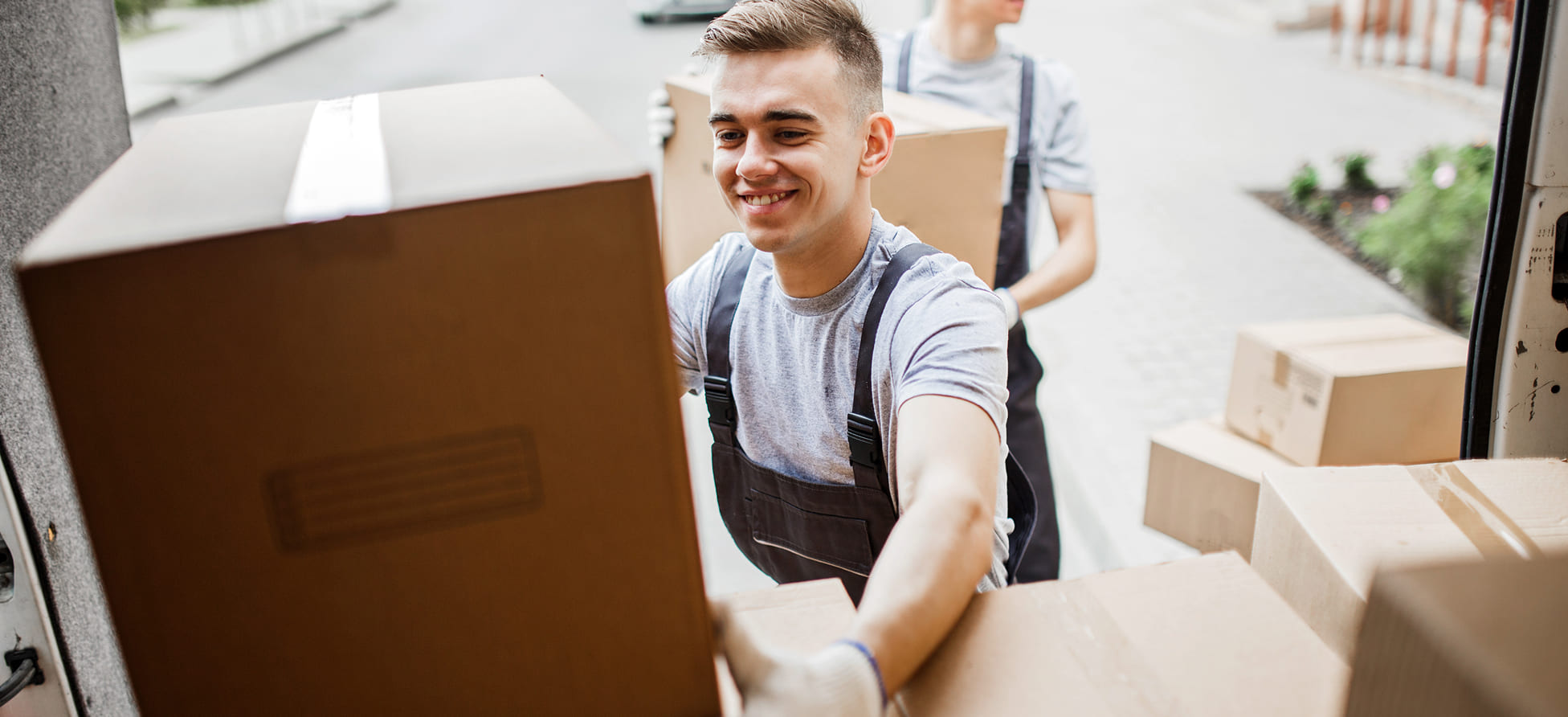Hiring Movers vs. DIY Moving: